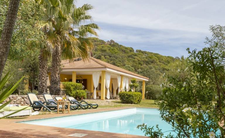 Villa with garden & private pool | Garden view — photo 3