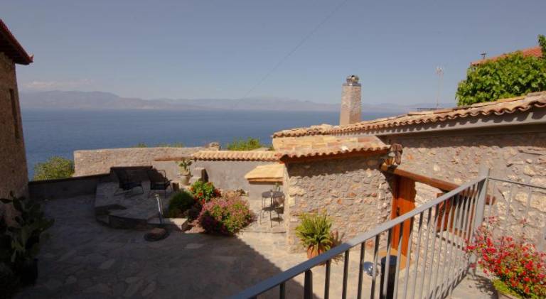 Rental apartment with yard, barbeque & terrace | Suitable for remote work | Pets are welcome — photo 3