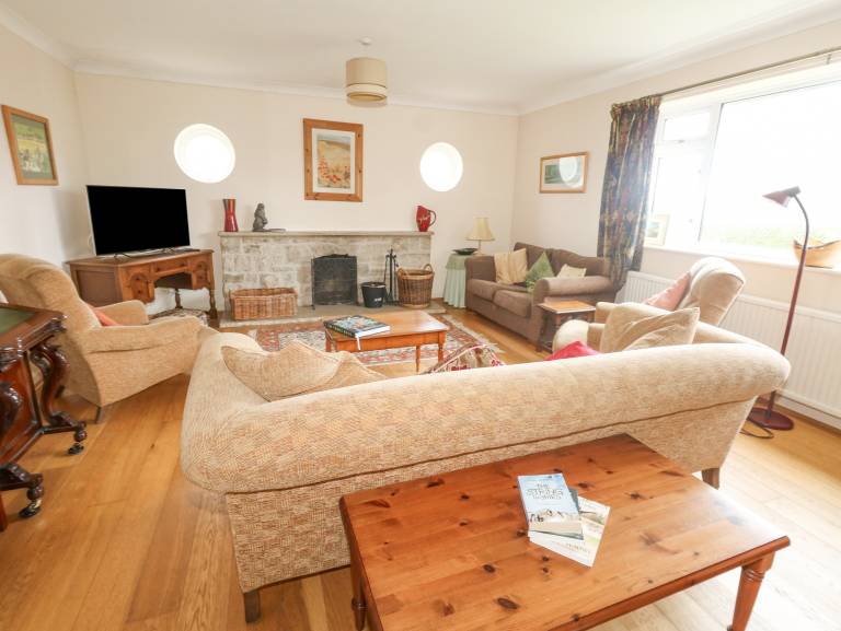 Family-oriented wonderful cottage with yard | Pet-friendly — photo 4