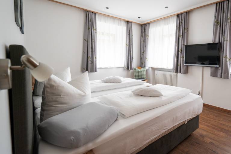 Family-oriented apartment with terrace, yard & pool | Suitable for remote work | Pet-friendly — photo 3