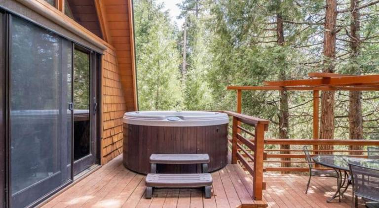 House with jacuzzi — photo 3
