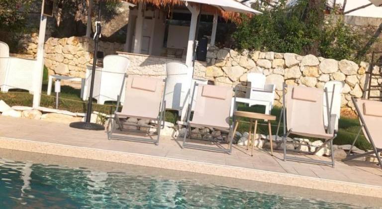 House with barbecue, terrace & pool in Foggia