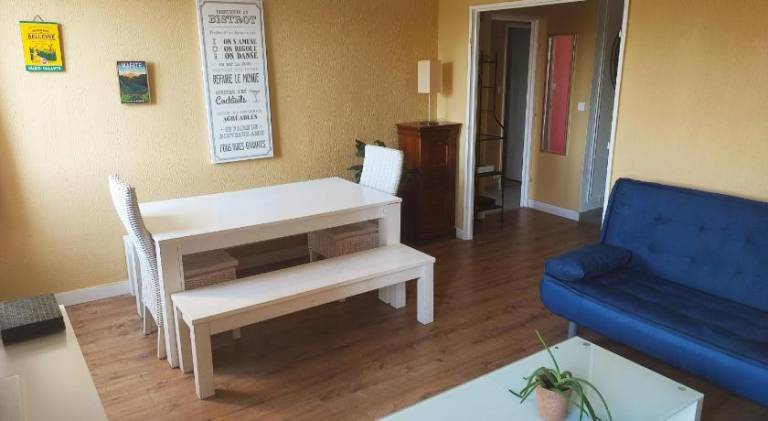 Grand appartement de charme calme et lumineux parking compris in Meyreuil