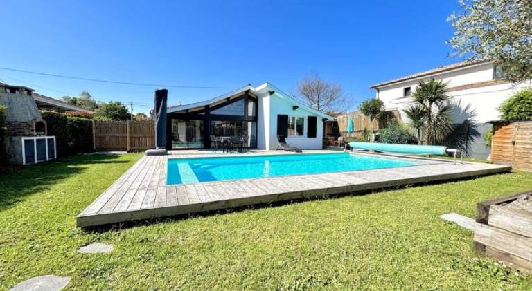 Villa with barbeque, pool & yard | Good for workation in Gujan-Mestras