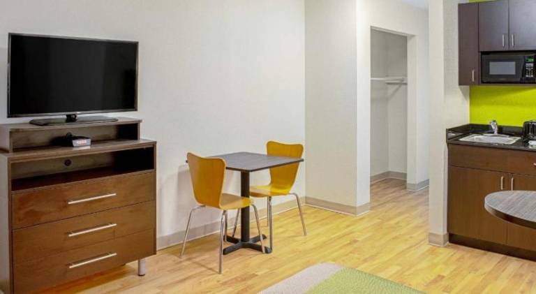 Crossland Economy Studios - Cincinnati/Springdale/Tri-County Mall — photo 4