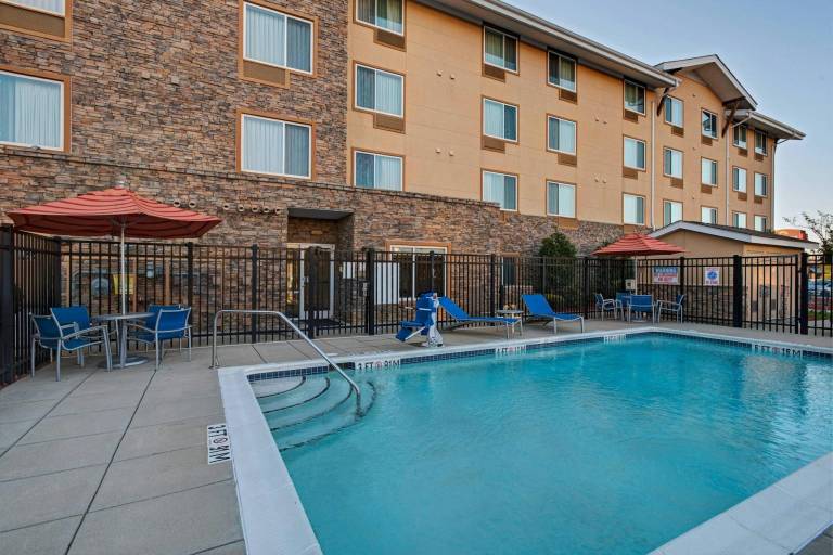 TownePlace Suites by Marriott Fayetteville Cross Creek — photo 2