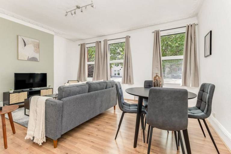 Apartment Ealing