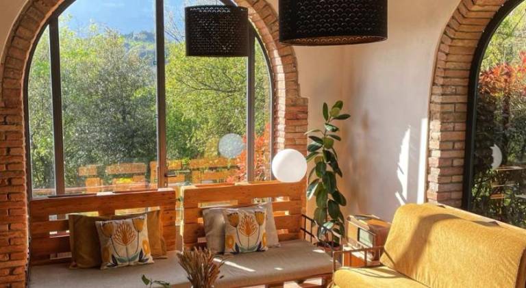 Fully equipped nice vacation home with grill, terrace & yard | Suitable for remote work | Pets allowed — photo 2