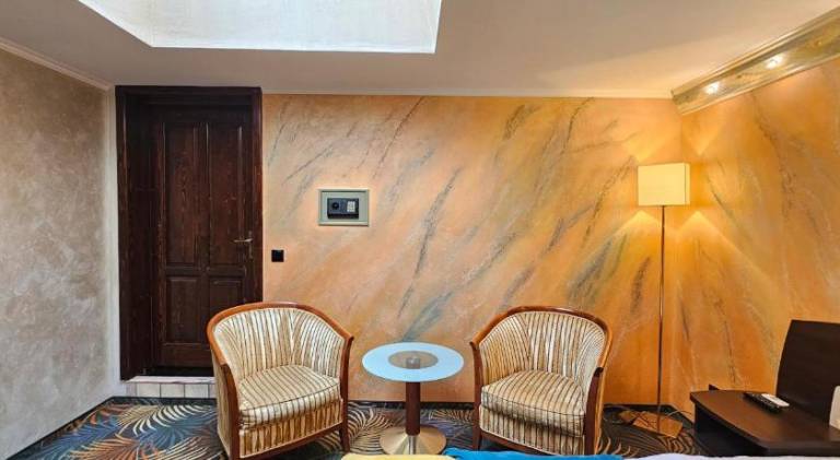 Serviced apartment with hot tub & terrace | Pets allowed — photo 3