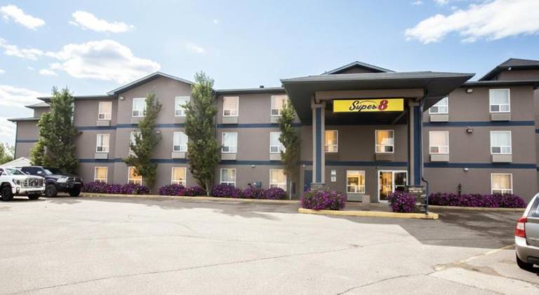 Super 8 By Wyndham Whitecourt — photo 5