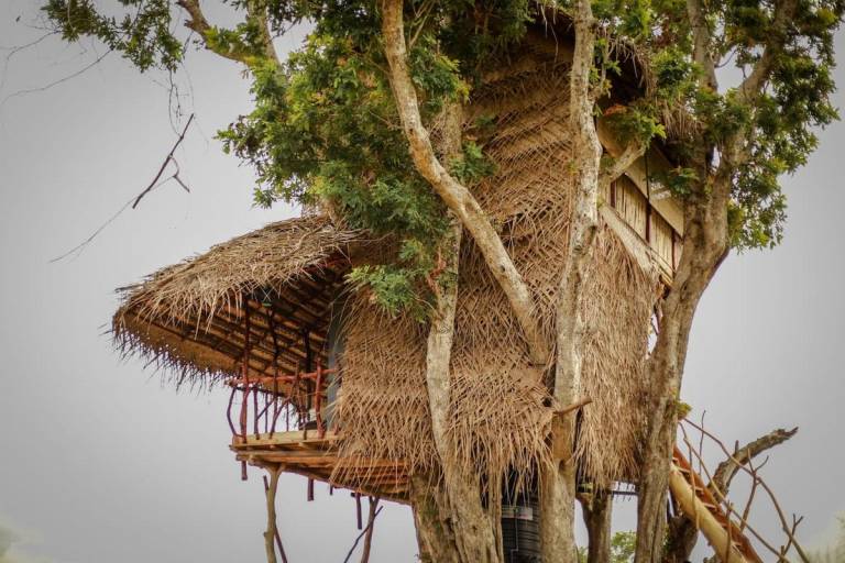 Unusual rental with garden & grill | Water view | Suitable for remote work in Habarana