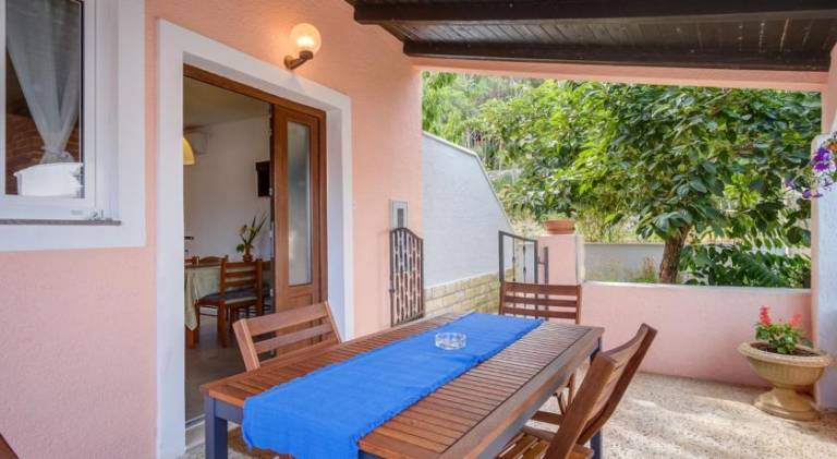 Holiday apartment with terrace & yard | Pet-friendly — photo 5