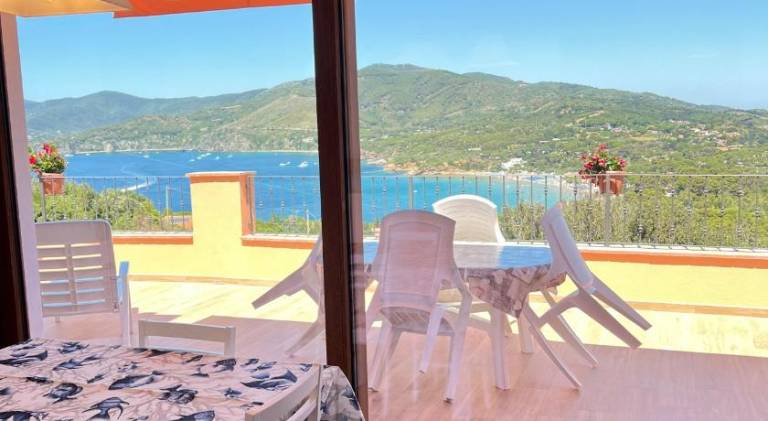 Holiday apartment | Next to the beach | Pets are welcome in Capoliveri