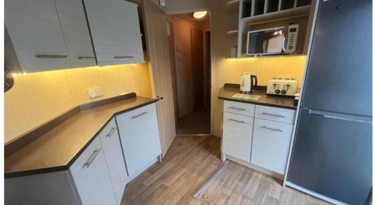 Spacious & welcoming 6th Berth Caravan California Cliffs Holiday Park, Norfolk Coast — photo 3