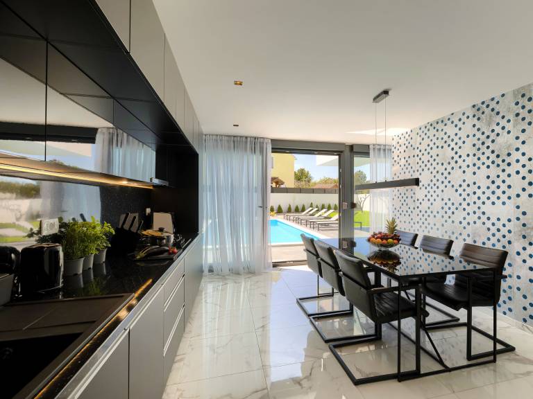 Fully equipped pleasant house with yard, barbeque & private pool | Pet-friendly — photo 2