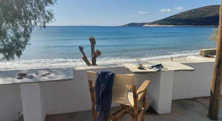 Beautiful holiday apartment with patio | Next to the beach | Pets are welcome in Sifnos