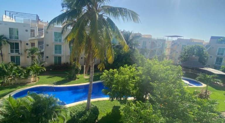 Apartment with pool — photo 3