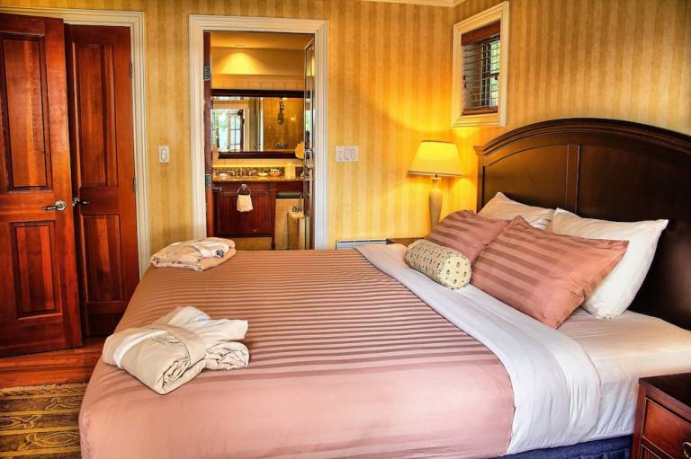 Resort Mayne Island