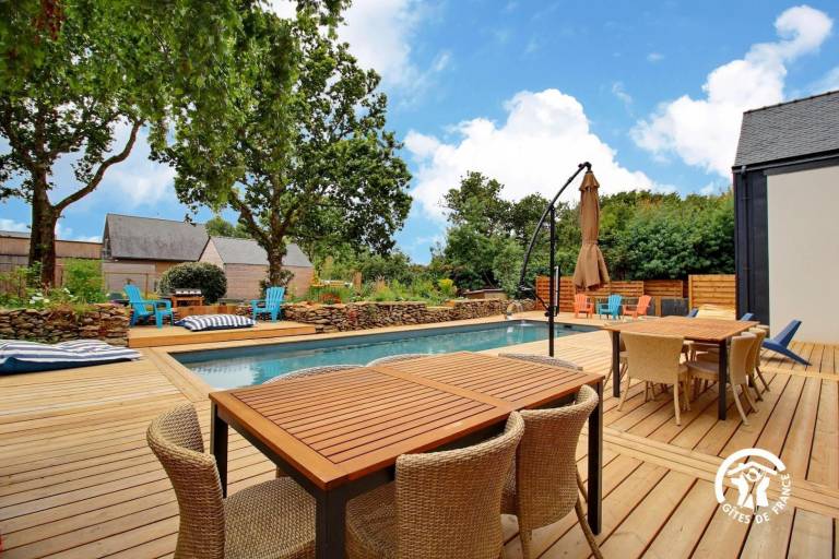 Gite with patio, grill & pool — photo 2