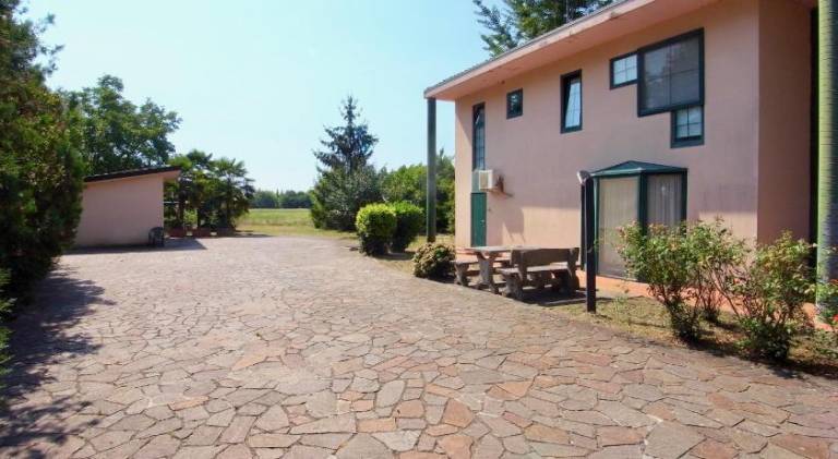Farm with pool in Gorizia