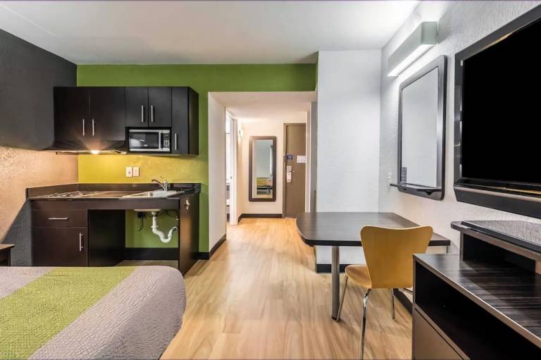 Studio 6 Indianapolis IN