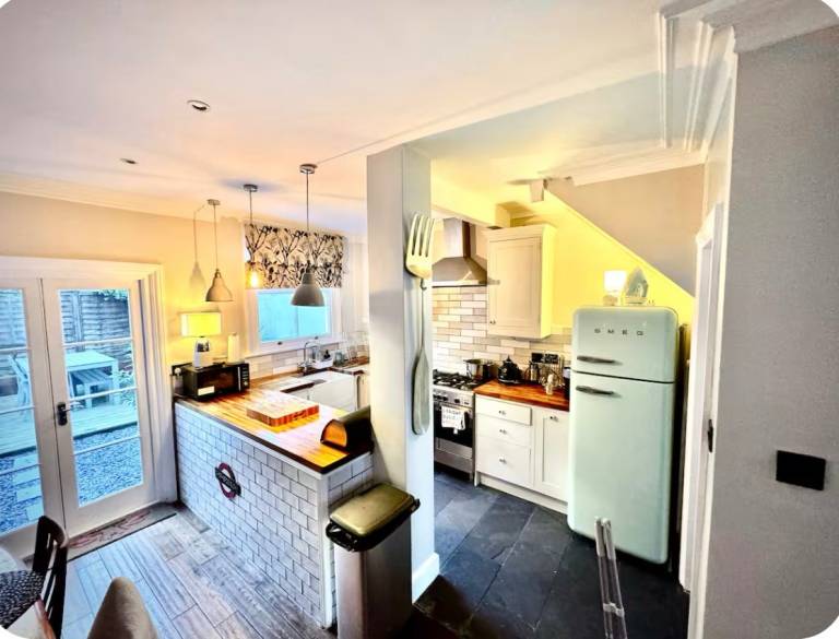 Shepherds Bush W12 Magical Townhouse nr Westfield — photo 2