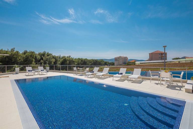 Fully equipped spacious apartment with garden, terrace & heated pool | Suitable for remote work | Pets allowed — photo 3