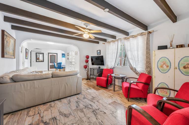 Fully equipped beautiful villa with fast internet, garden & pool | Mountain view | Next to the beach | Dogs allowed — photo 4