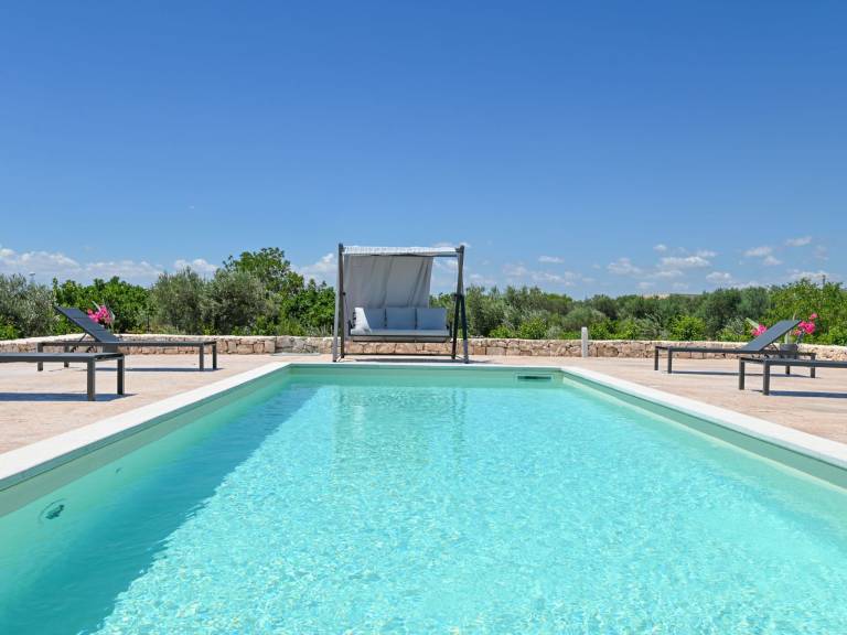 Vacation home with yard, private pool & BBQ — photo 4