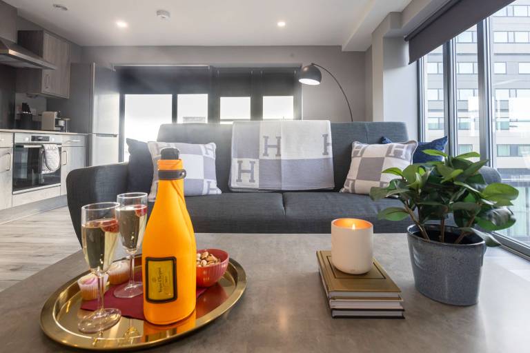 Family-friendly apartment | Near The Beatles Story | Suitable for remote work | Pets are welcome — photo 3
