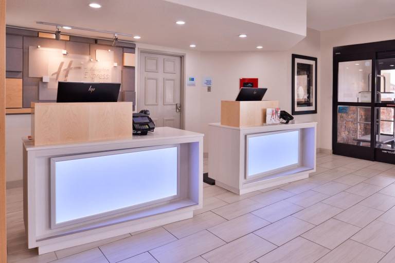 Holiday Inn Express Hotel & Suites Farmington By IHG — photo 5