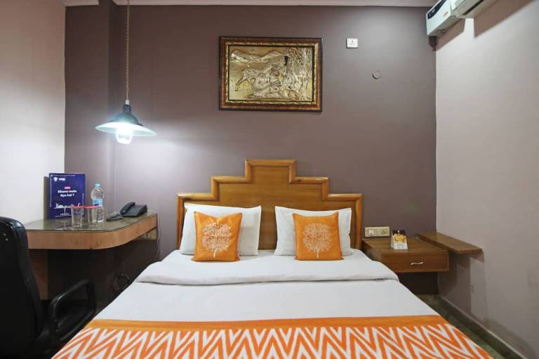 OYO 7147 Hotel Madhur Regency