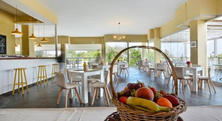 Villa with terrace, yard & pool — photo 4