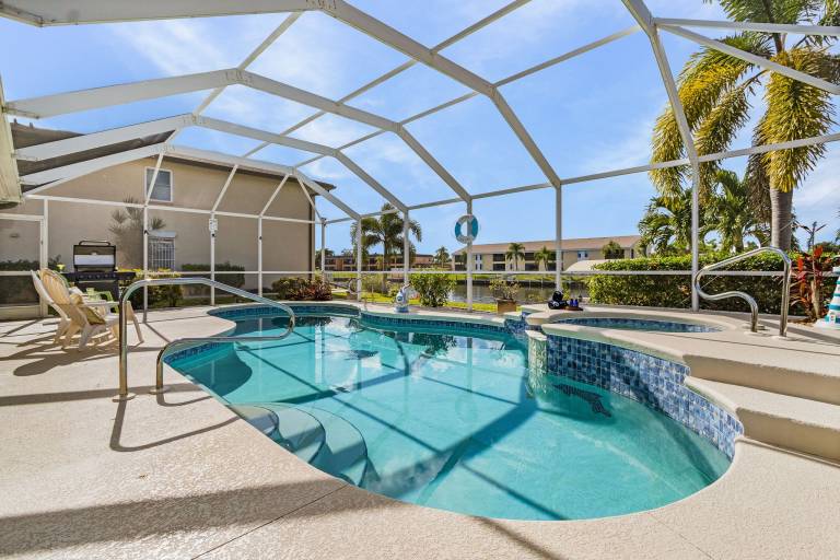 Waterfront Bliss with Pool, Spa & Gulf Access - Paradise on the Canal - Roelens — photo 3
