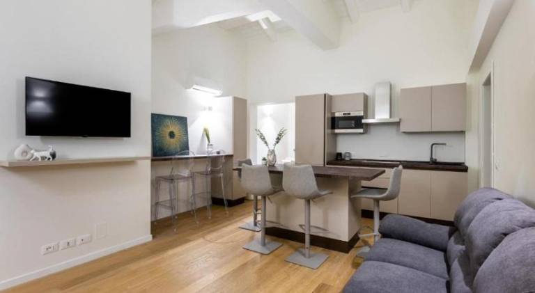 Rental apartment with patio | Near Two Towers — photo 2