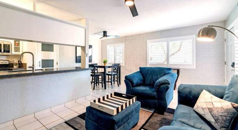 Charming dog-friendly, 2BR-1BA with Pool, Mountain Views — photo 3