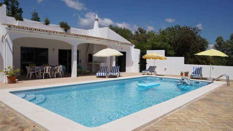 Freistehendes Ferienhaus in Santa Bárbara De Nexe mit Großem Pool und Panoramablick