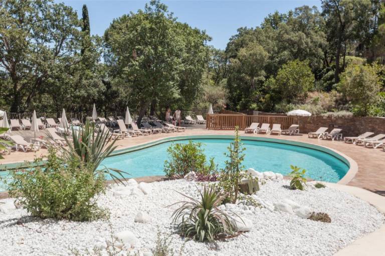 Family-oriented apartment with patio, yard & pool | Pets allowed — photo 5