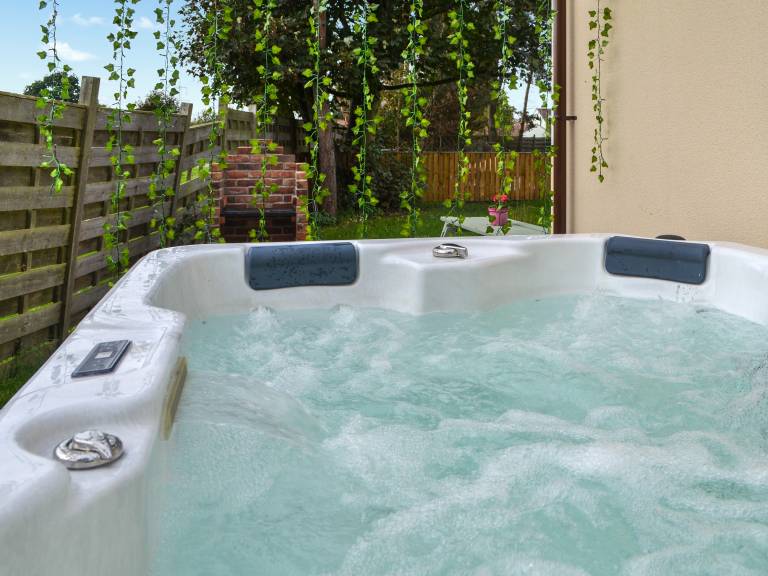 Fern Cottage UK43755