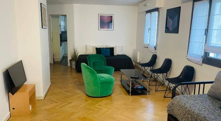 Apartment with 1 room for 5 persons in Nanterre