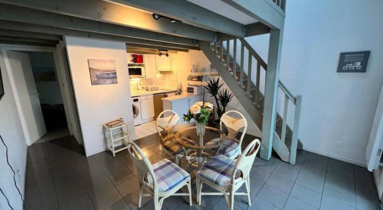 Rental apartment with patio — photo 5