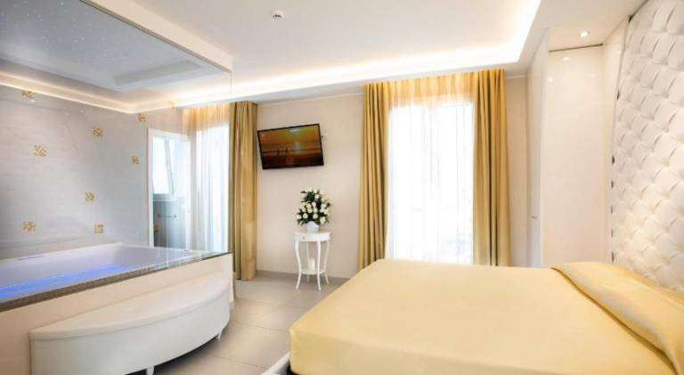 White Suite & Apartments — photo 2