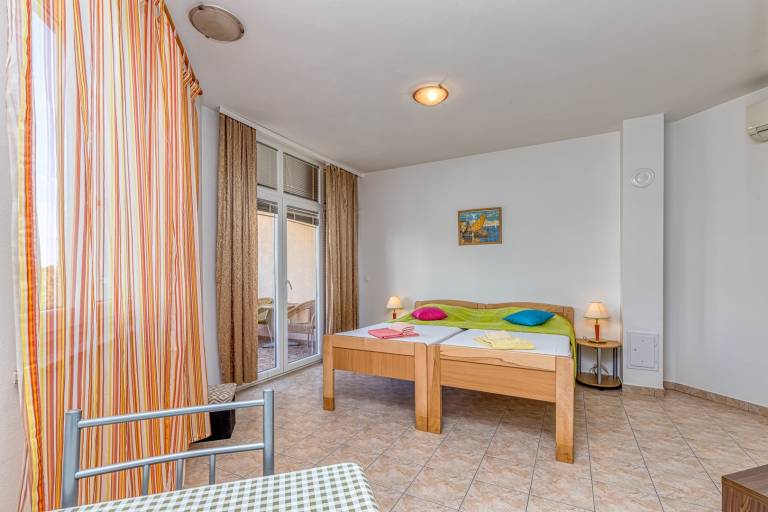 Wonderful holiday apartment with terrace | Pets allowed — photo 2