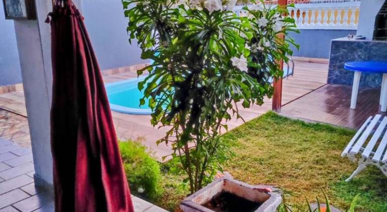 Vacation home with pool — photo 2