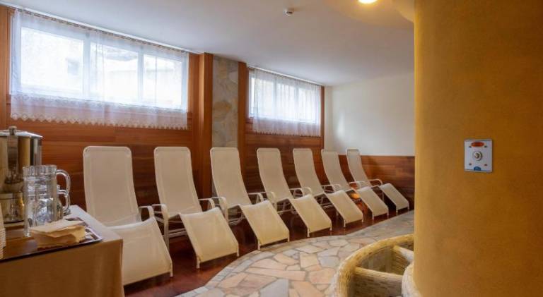 Hotel Sella Ronda Serenella - A 50 mt dalle piste da sci — photo 4