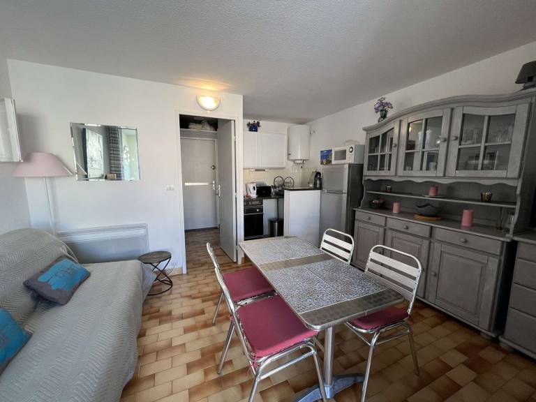 Studio with 1 room for 4 persons — photo 4