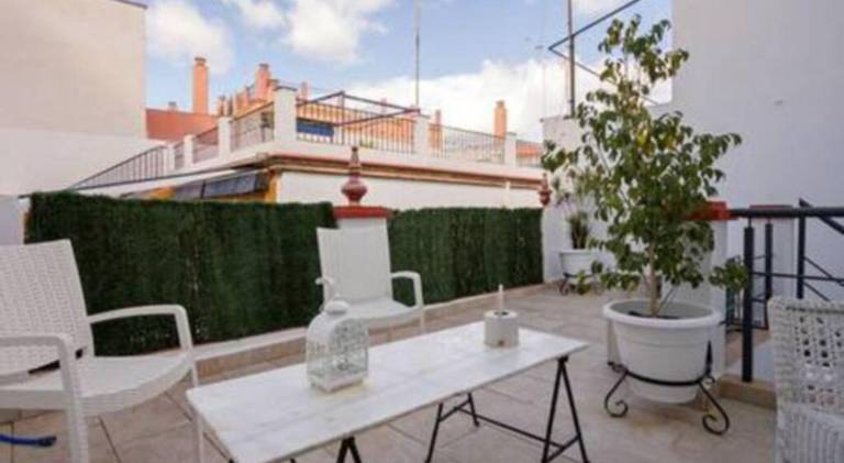 Triana Central Oasis Courtyard — photo 2