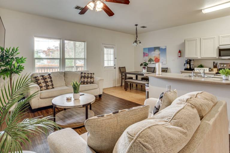 Suburban San Antonio Stay Near Parks & Hospitals