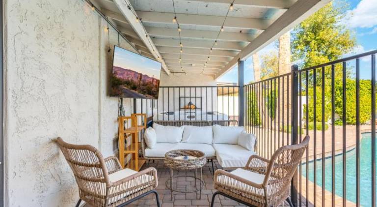Charming vacation home with pool & jacuzzi | Pets allowed — photo 4