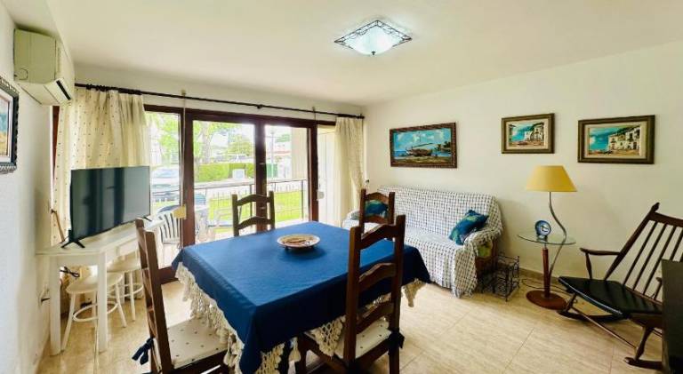 Holiday apartment with garden & patio — photo 3